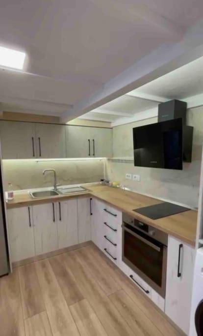 Lovely Apartment In Pogradec City With A Lake View Экстерьер фото